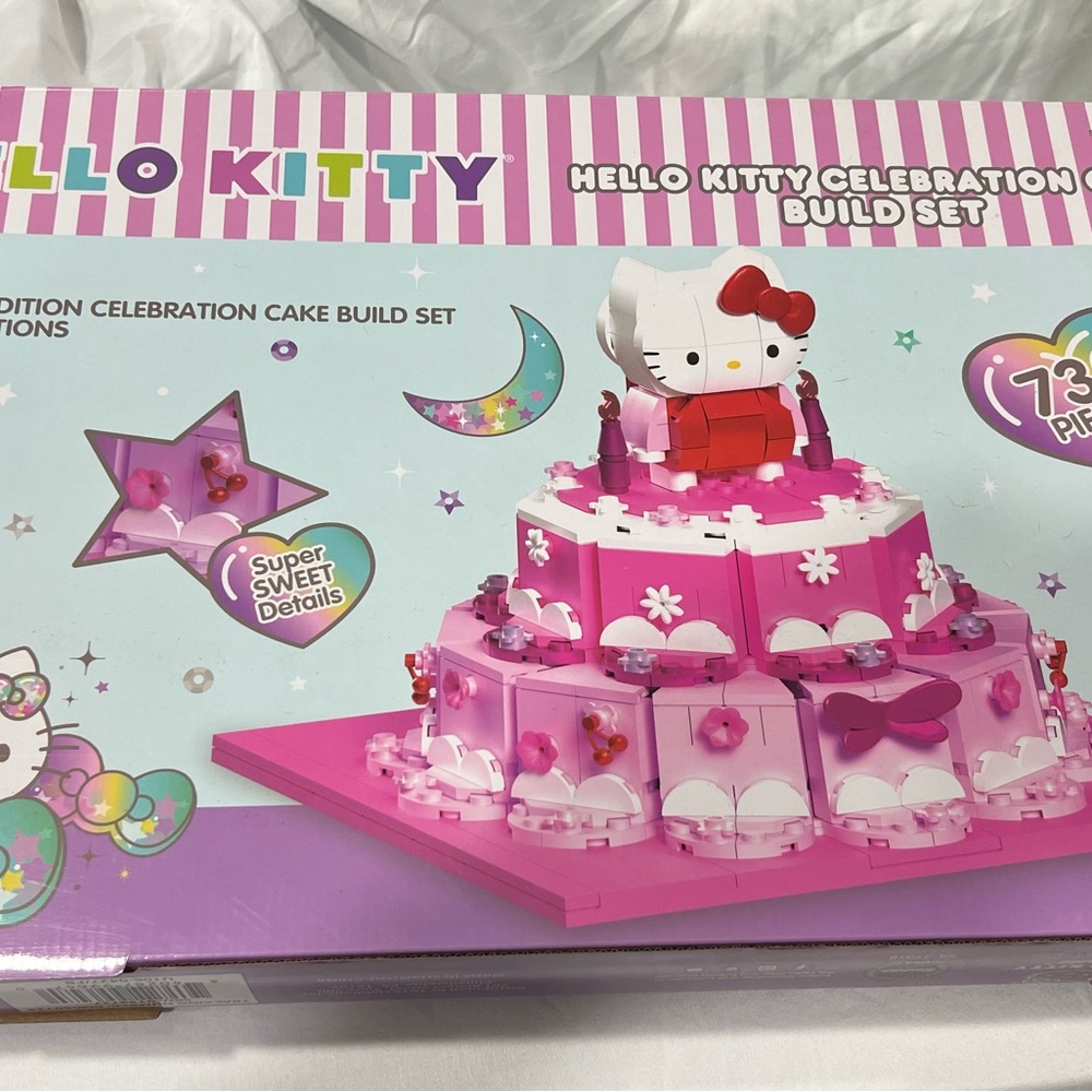 Hello Kitty Celebration Cake Building Set - Pink and Red